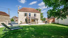 Pleasant gite with terrace, garden & pool - Image 4