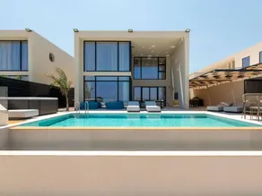 Flat with private pool, garden & barbeque - Image 2