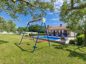House with barbecue, private pool & garden - Image 3