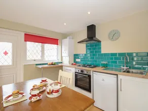 Wonderful cottage with garden | Beach view - Image 5