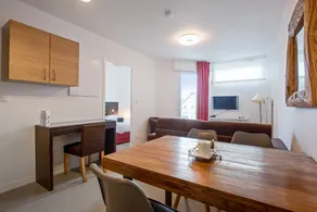 Apartment with terrace - Image 4