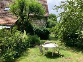 La Ruche "Tournesol" Guest Room – Nature and Tranquility Retreat - Image 5