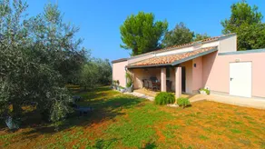 Holiday home with terrace, barbecue & garden - Image 4