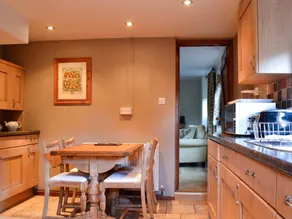 Cottage with garden & BBQ - Image 5