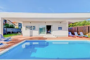 Villa mit Terrasse, privatem Pool und Grill - Image 2