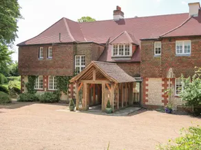 Cottage with jacuzzi & garden - Image 2