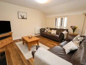 Child-friendly cottage with garden - Image 3