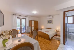 Pleasant apartment with terrace & garden - Image 4