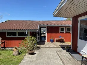Child-friendly wonderful house with terrace, barbecue & garden - Image 2
