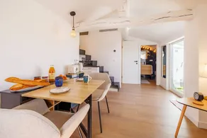 Apartment with terrace - Image 2
