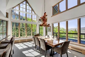Appartement en copropriété avec terrasse, piscine chauffée et jacuzzi - Image 2