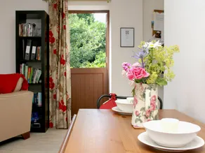 Children-friendly wonderful cottage with garden - Image 4