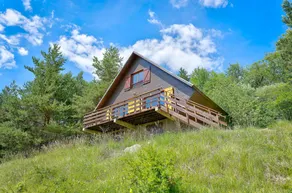 Chalet with Mountain Views, Private Garden and Balcony - Image 3