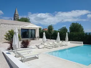 Family-oriented ample holiday home with garden, terrace & pool | Mountain view - Image 2