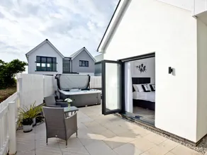 Casa vacacional con jardín y jacuzzi | Vistas al río - Image 3