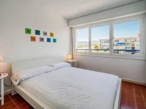 Apartment with terrace - Image 5