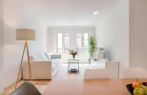 Charmantes und geräumiges Apartment mit 4 Schlafzimmern und Balkonen in bester Lage der Altstadt - Image 2