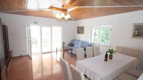 Charmantes Ferienhaus mit Terrasse, Pool und Grill | Haustierfreundlich - Image 3