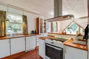Holiday home with sauna, garden & terrace - Image 4
