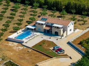 Fully equipped villa with private pool & barbecue - Image 4