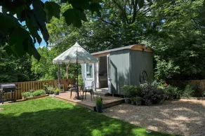 Cottage with hot tub & garden - Image 2