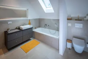 Apartment with terrace - Image 3