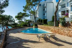 Appartement avec terrasse, piscine et jardin | Vue jardin - Image 4