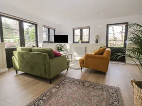 Cottage with garden - Image 3