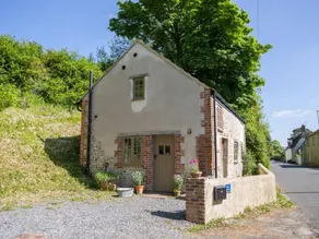Cottage with garden - Image 2