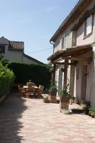 Private room with garden, pool & terrace - Image 2