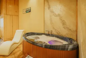 House with jacuzzi - Image 2