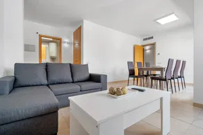 Fully equipped pleasant flat with terrace - Image 2