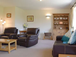 Cottage with garden - Image 3