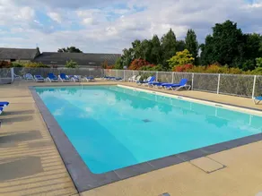 Ferienunterkunft mit Grill, Garten und beheiztem Pool - Image 2