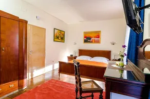 Holiday home with pool & terrace - Image 2