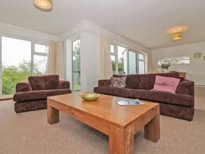 Cottage with pool & garden - Image 3