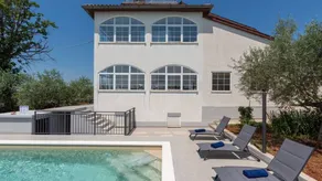 Charming holiday apartment with barbecue, pool & garden | Pets allowed - Image 2