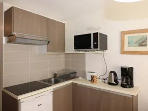 Renovated studio with balcony, near slopes, pets allowed - Image 5