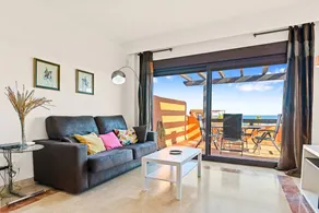 Penthouse in Estepona with Terrace and Sea Views - Image 3