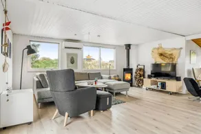 Fully equipped holiday home with jacuzzi, terrace & sauna | Sea view | Pet-friendly - Image 5