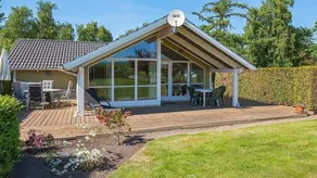 Nice holiday home with garden, hot tub & terrace - Image 2
