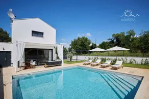 Villa mit Pool, Klimaanlage, Internet und einer großen überdachten Terrasse - Image 2
