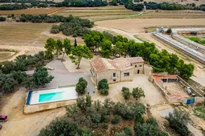 House with BBQ, garden & private pool - Image 2