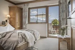 Apartment with terrace, garden & sauna - Image 3