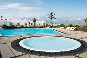 House with heated pool & terrace | Garden view | Good for workation - Image 2
