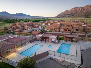 Family-friendly pleasant house with fast internet, barbeque & hot tub | City view - Image 5