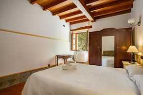 Habitación en casa de familia con barbacoa, jardín y terraza | Vistas al jardín - Image 2