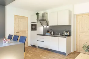 Holiday apartment with garden & hot tub | Mountain view - Image 3
