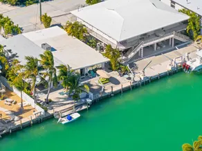 Seabreeze Cove Waterfront Gem 38 foot Dock Cabana Club - Image 3