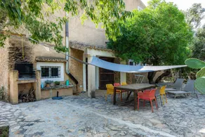 Villa avec barbecue, terrasse et piscine | Vue jardin - Image 3